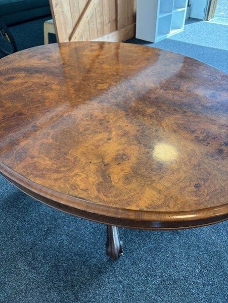 Walnut Veneer Antique Table with 6 chairs629823230259231129