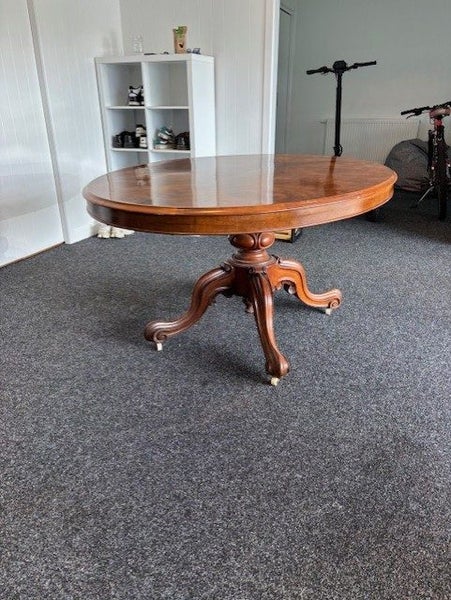 Walnut Veneer Antique Table with 6 chairs62982323025923111