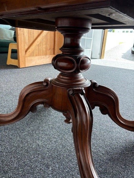 Walnut Veneer Antique Table with 6 chairs62982323025923112