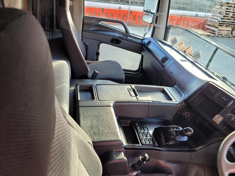 $1 Reserve 2012 Fuso Shogun 410HP 4x2 Tractor unit63612884809859114