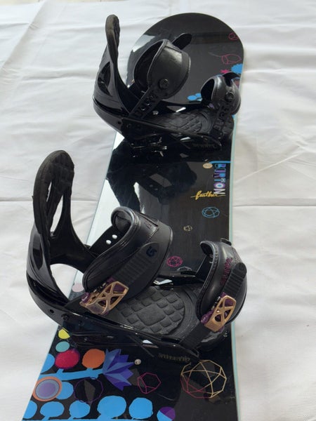 Women's Burton Snowboard and bindings62977650328706113