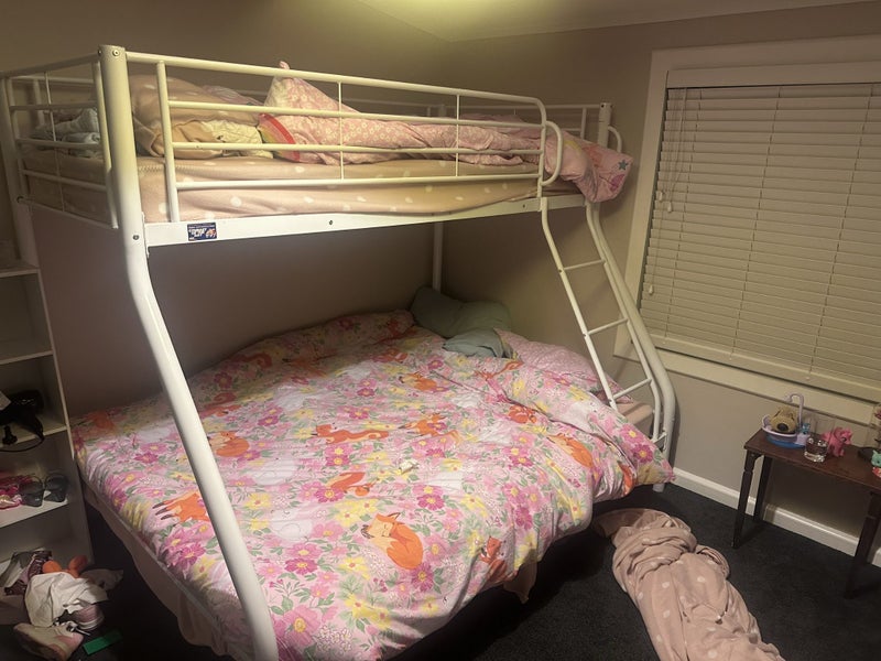 Double bunk bed with mattresses62967361813378116