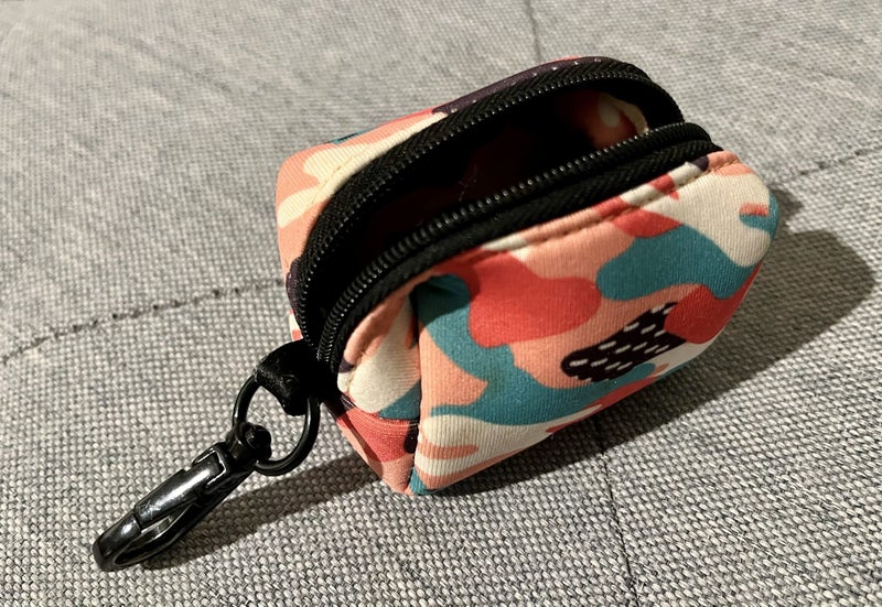 Dog poop pouch Carousel 2
