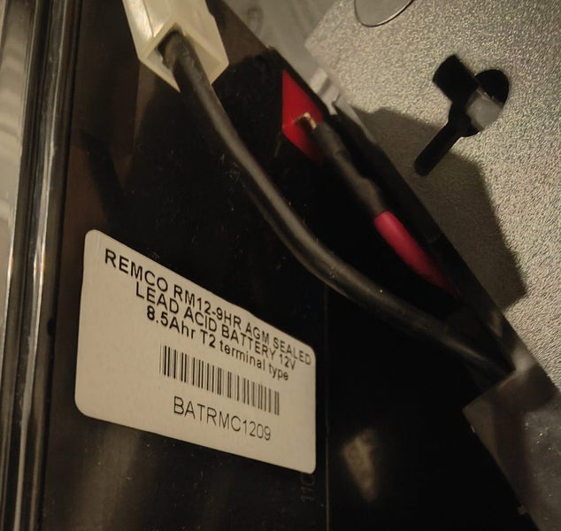 APC Power Saving Backup UPS ES - 8 Outlet 550VA, 230V Carousel 4