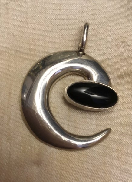 VINTAGE Sterling Silver & Onyx Pendant Carousel 1