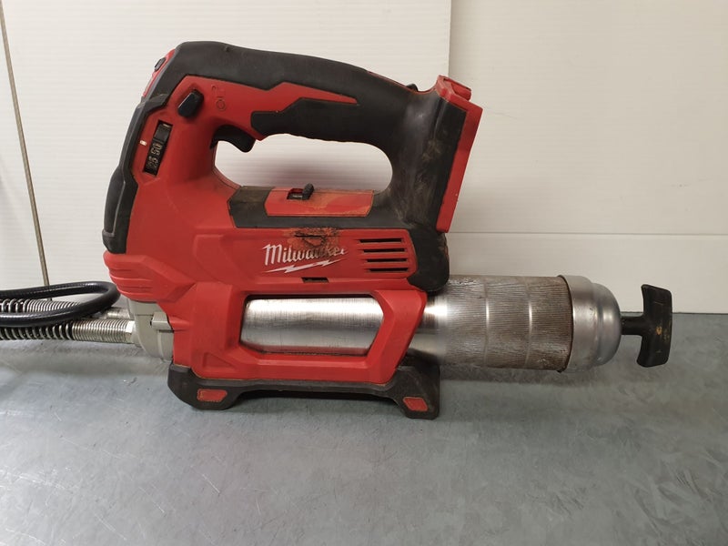 Milwaukee 18V M18GG Cordless Grease Gun (Skin Only) Carousel 2