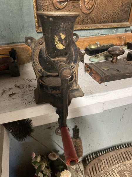 Vintage coffee grinder! No2 Carousel 1