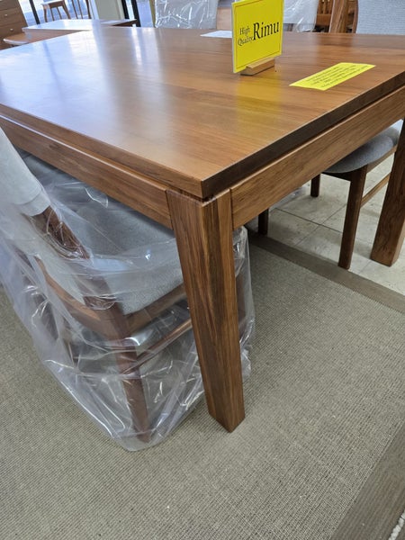 NEW.. NEW ..BEAUTIFUL RIMU DINING SUITE. ATTRA TABELE AND ROSEDALE CHAIRS629710193094421121