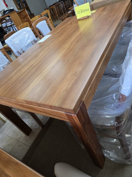 NEW.. NEW ..BEAUTIFUL RIMU DINING SUITE. ATTRA TABELE AND ROSEDALE CHAIRS62971019309442113