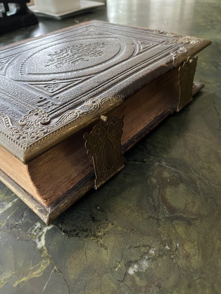Large illustrated 1860s Family Bible62998256207490112
