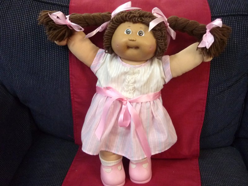 Vintage Cabbage Patch doll with genuine clothes + shoes Carousel 1