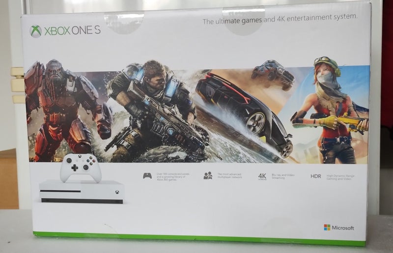XBox One S (White - Brand new) Carousel 2