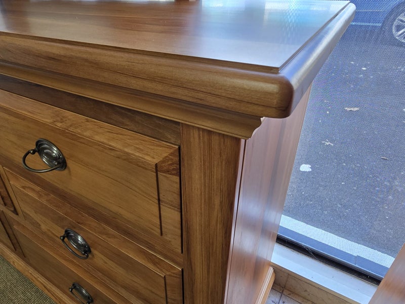 NEW ... BEAUTIFUL RIVERCROSSING SIX DRAWER TALLBOY62977650557955113