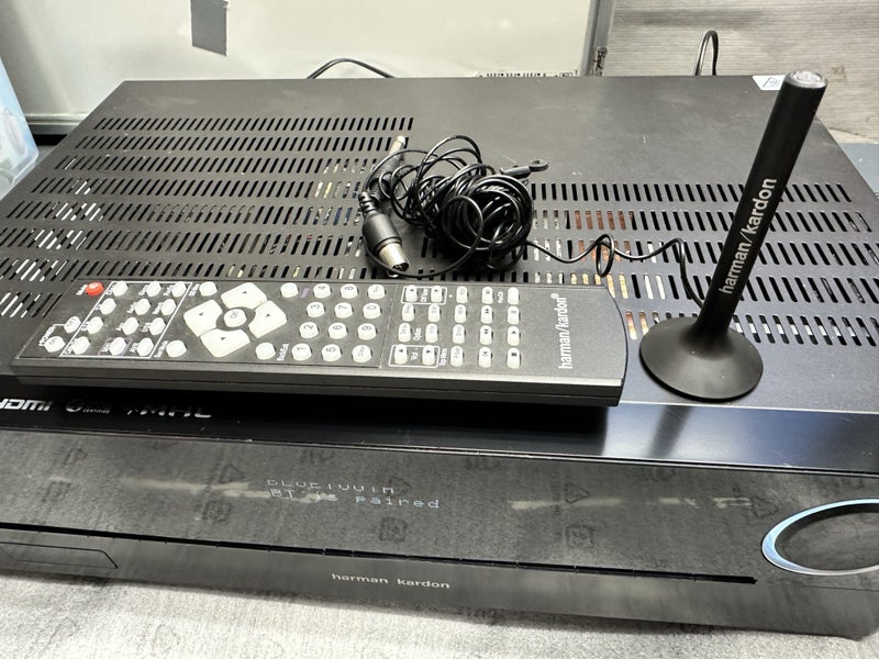 Harman Kardon AVR161 Receiver + 2 Satellite Speakers62998469649154112