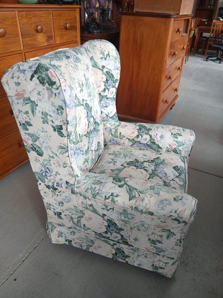 1417 VINTAGE WINGBACK CHAIR Carousel 2