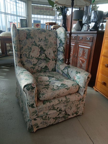 1417 VINTAGE WINGBACK CHAIR Carousel 6