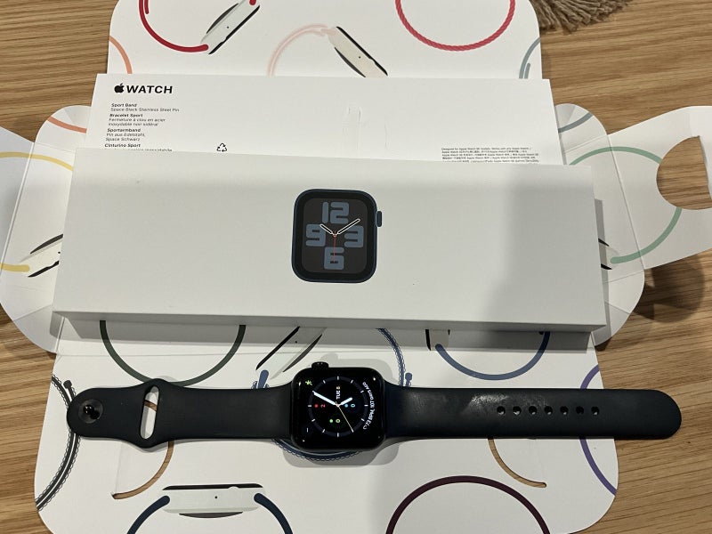 Apple Watch SE (gen 2) 40mm Midnight Carousel 1