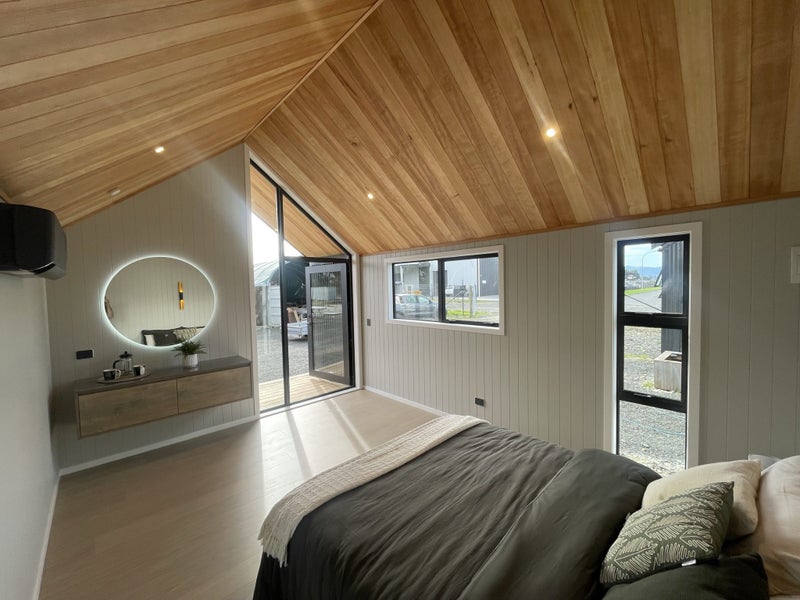6.3m/3.6m luxury Cabin /Sleepout/ Air bnb Carousel 1