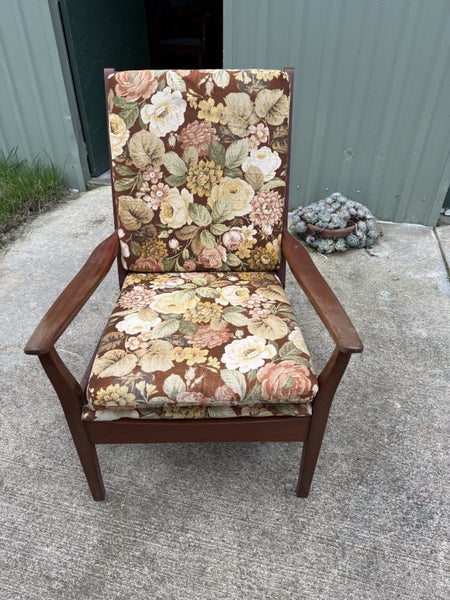 !!!Mid Century “Vono” Fireside Armchair Carousel 1