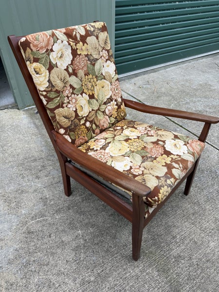 !!!Mid Century “Vono” Fireside Armchair Carousel 2