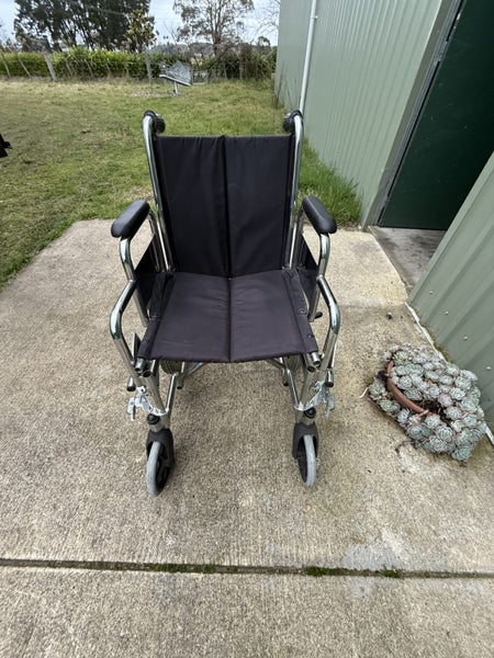 Wheelchair with Removable Footrests Carousel 1