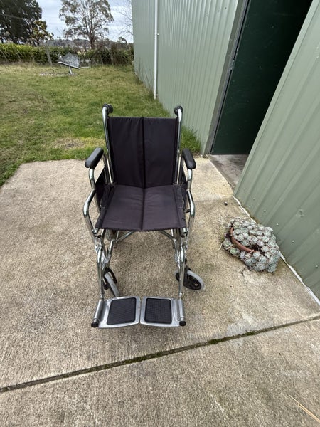 Wheelchair with Removable Footrests Carousel 2