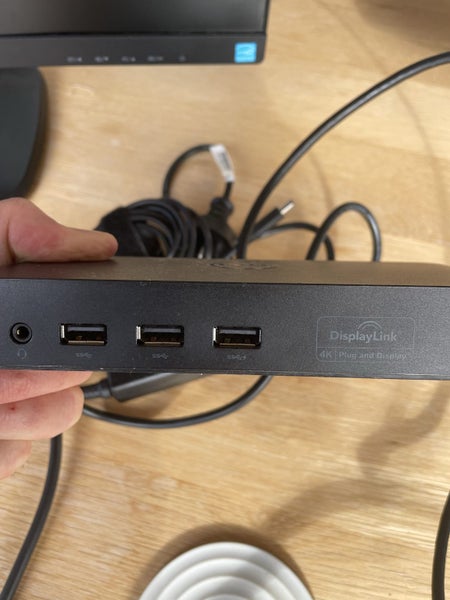 PC Monitors x 2 W-Hub62993529529858113