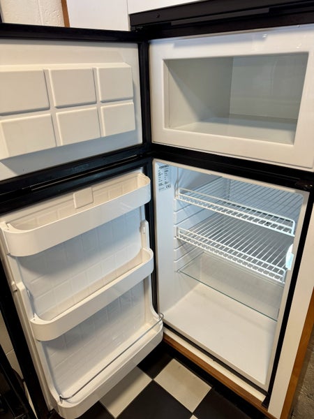 Vitrifrigo DP150i Chromelock Fridge Freezer - 150L 12/24V.62984192094593111
