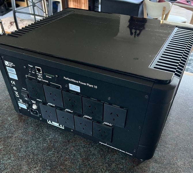 PS Audio PerfectWave P10 Power Plant AC Regenerator62993529628034111