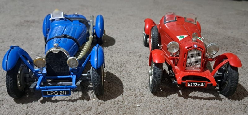 bburago buggati and Alfa romeo Carousel 1