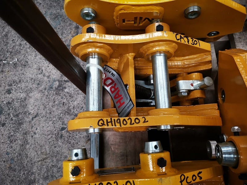 Digger Quick Hitch for CAT301 302 303 305 312 EC30 EX20 EX25 EX30 EX60 EX120 Carousel 1