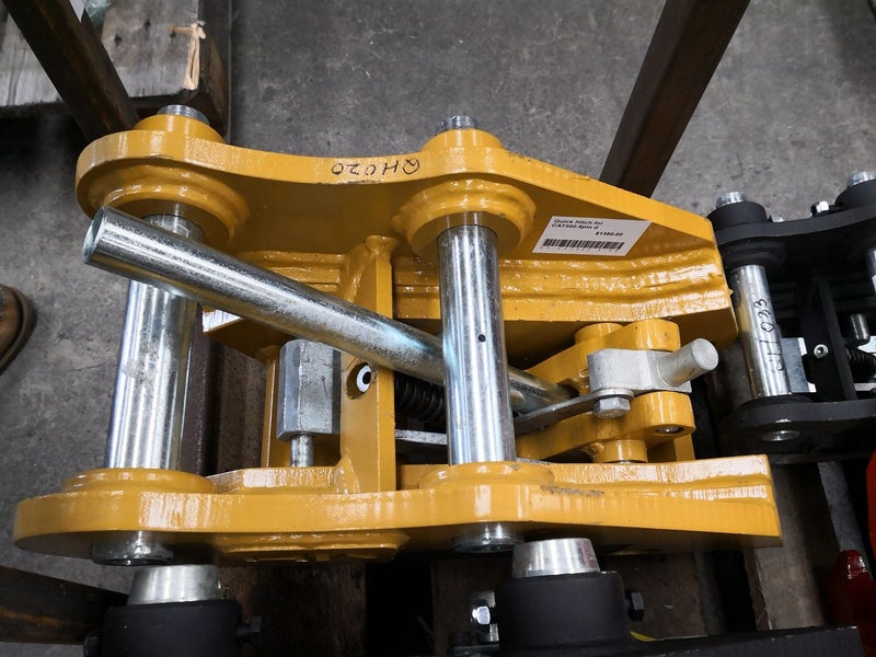 Digger Quick Hitch for CAT301 302 303 305 312 EC30 EX20 EX25 EX30 EX60 EX120 Carousel 2