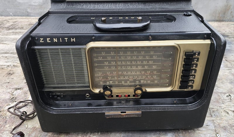 ZENITH RADIO trans-oceanic Carousel 1