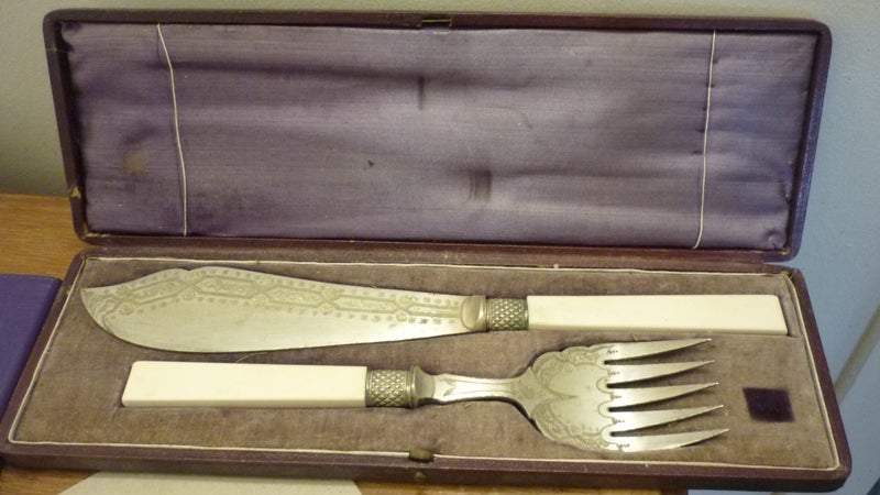 ANTIQUE BONE HANDLED FISH SERVER SET Carousel 1