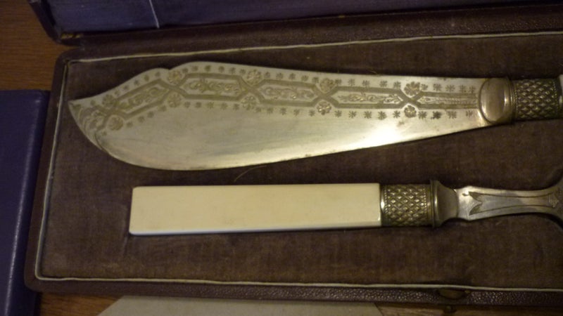 ANTIQUE BONE HANDLED FISH SERVER SET Carousel 2