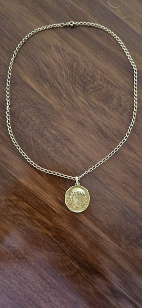 Gold chain and pendant of Jesus Christ62995838372866111