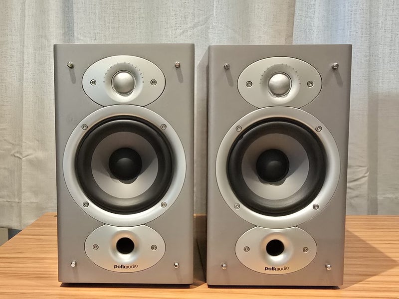 Polk RTi4 bookshelf speakers Carousel 1