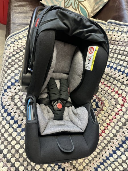Baby Capsule PLUS Base. Phil & Teds/Mountain Buggy Carousel 2