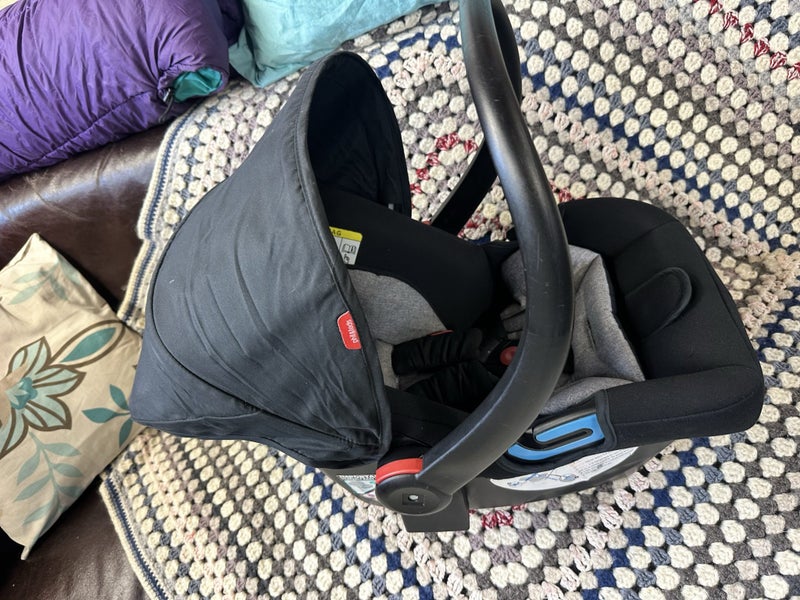 Baby Capsule PLUS Base. Phil & Teds/Mountain Buggy62989794483585112
