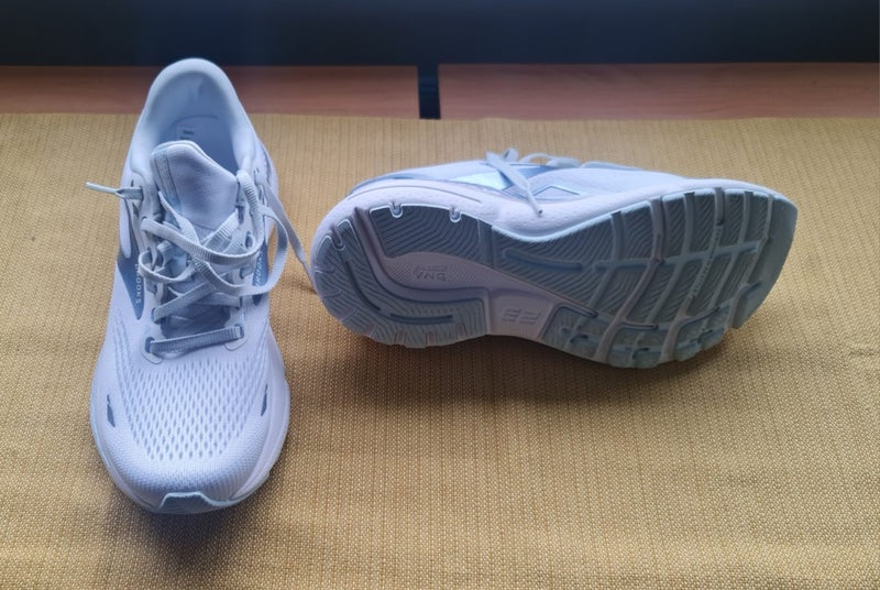 Brooks Adrenaline GTS 23 Womans Running shoes. NEW. Size 40, Medium / B width.629823244504341128