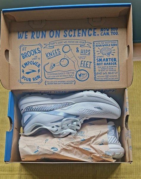 Brooks Adrenaline GTS 23 Womans Running shoes. NEW. Size 40, Medium / B width.62982324450434114