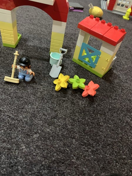 Duplo 10951 horse stable Carousel 3