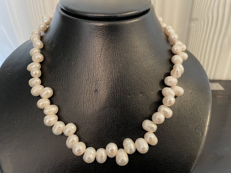 Creamy White Freshwater Pearl Necklace – Classic Hand-Strung Design Carousel 4