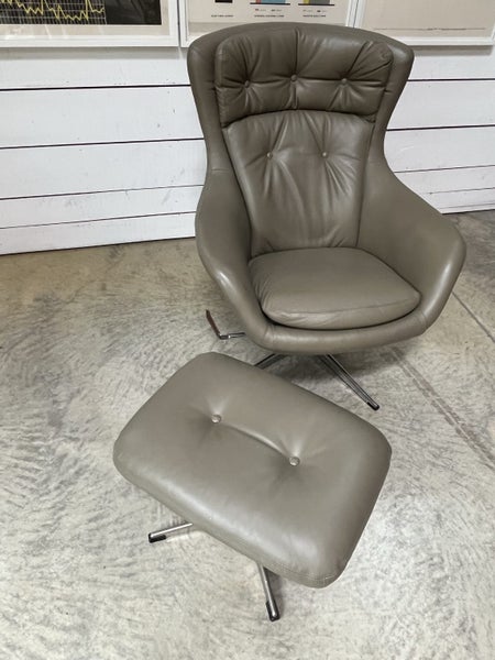 THE chair to bring out the Dr Evil in you... Carousel 1