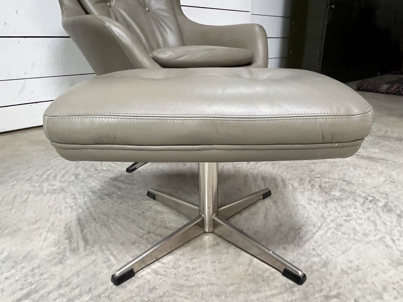 THE chair to bring out the Dr Evil in you...63004014986369113
