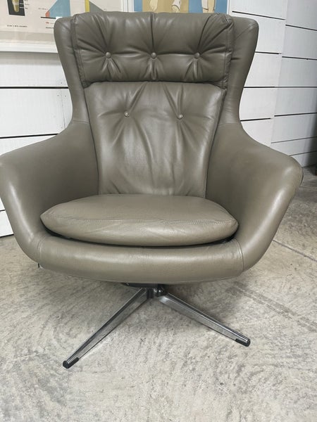 THE chair to bring out the Dr Evil in you... Carousel 9