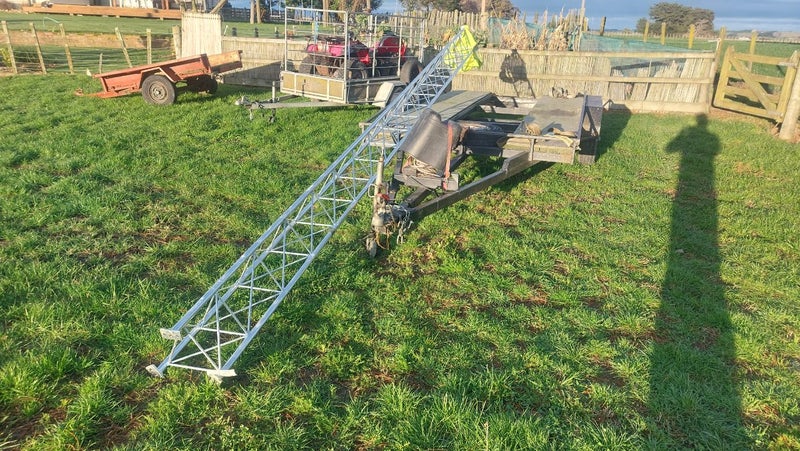 6.5m (22ft) galvanized lattice tower Carousel 1