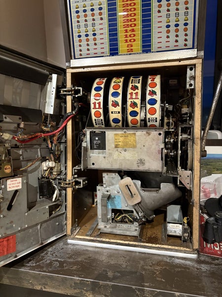 Slot machine62991662479235111