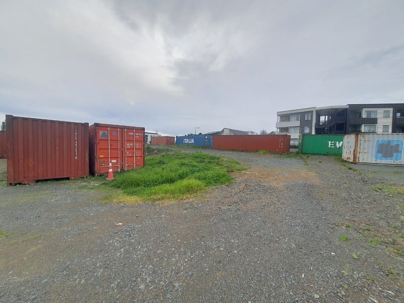 12x Standard 40 Ft Containers for sale63002307979011113