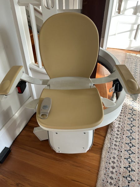Acorn stair lift - for curved staircase62992596288770112
